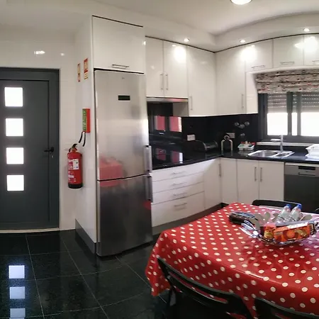 Peter House בית נופש *